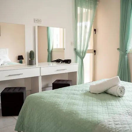Noyas Place- Amazing 2Bdrm Apartment With Swimming Pool Complex Paphos Exterior photo