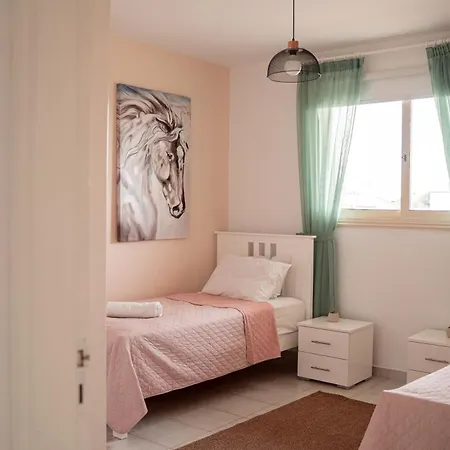 Noyas Place- Amazing 2Bdrm Apartment With Swimming Pool Complex Paphos Exterior photo
