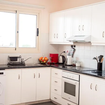 Noyas Place- Amazing 2Bdrm Apartment With Swimming Pool Complex Paphos Exterior photo