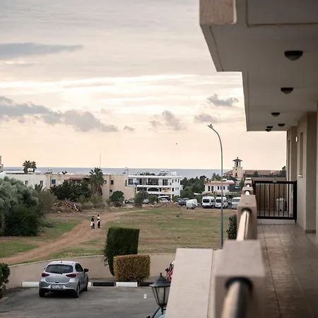 Noyas Place- Amazing 2Bdrm Apartment With Swimming Pool Complex Paphos Exterior photo