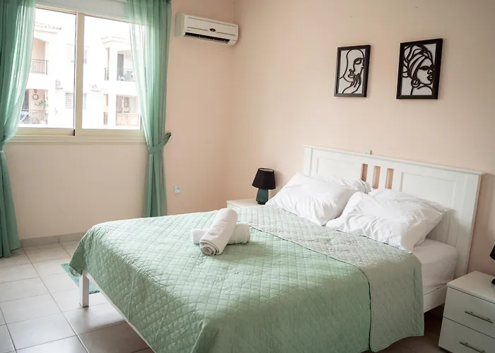 Noyas Place- Amazing 2Bdrm Apartment With Swimming Pool Complex