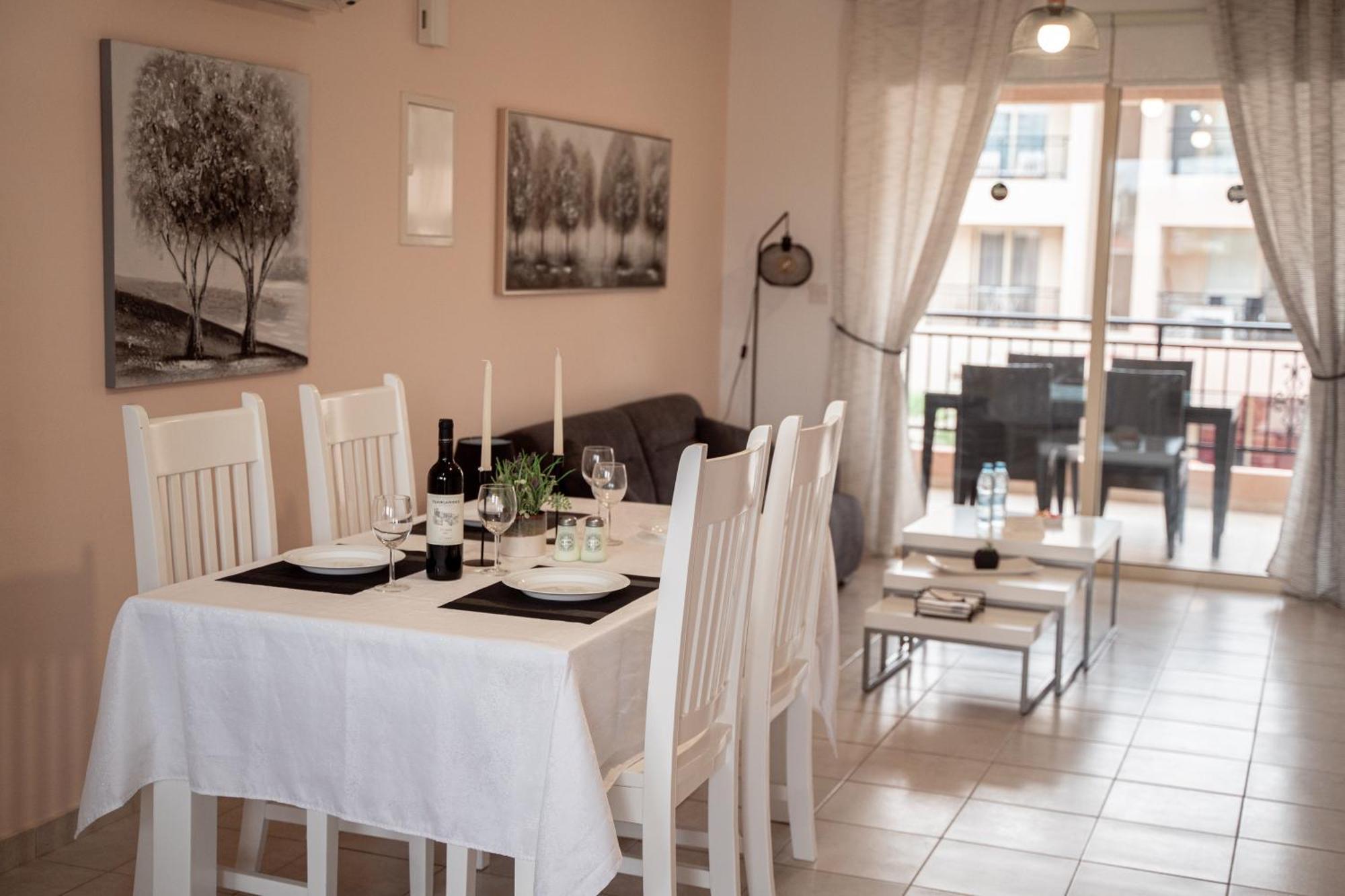 Noyas Place- Amazing 2bdrm With Swimming Pool Complex