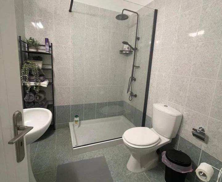 Noyas Place- Amazing 2bdrm With Swimming Pool Complex Пафос