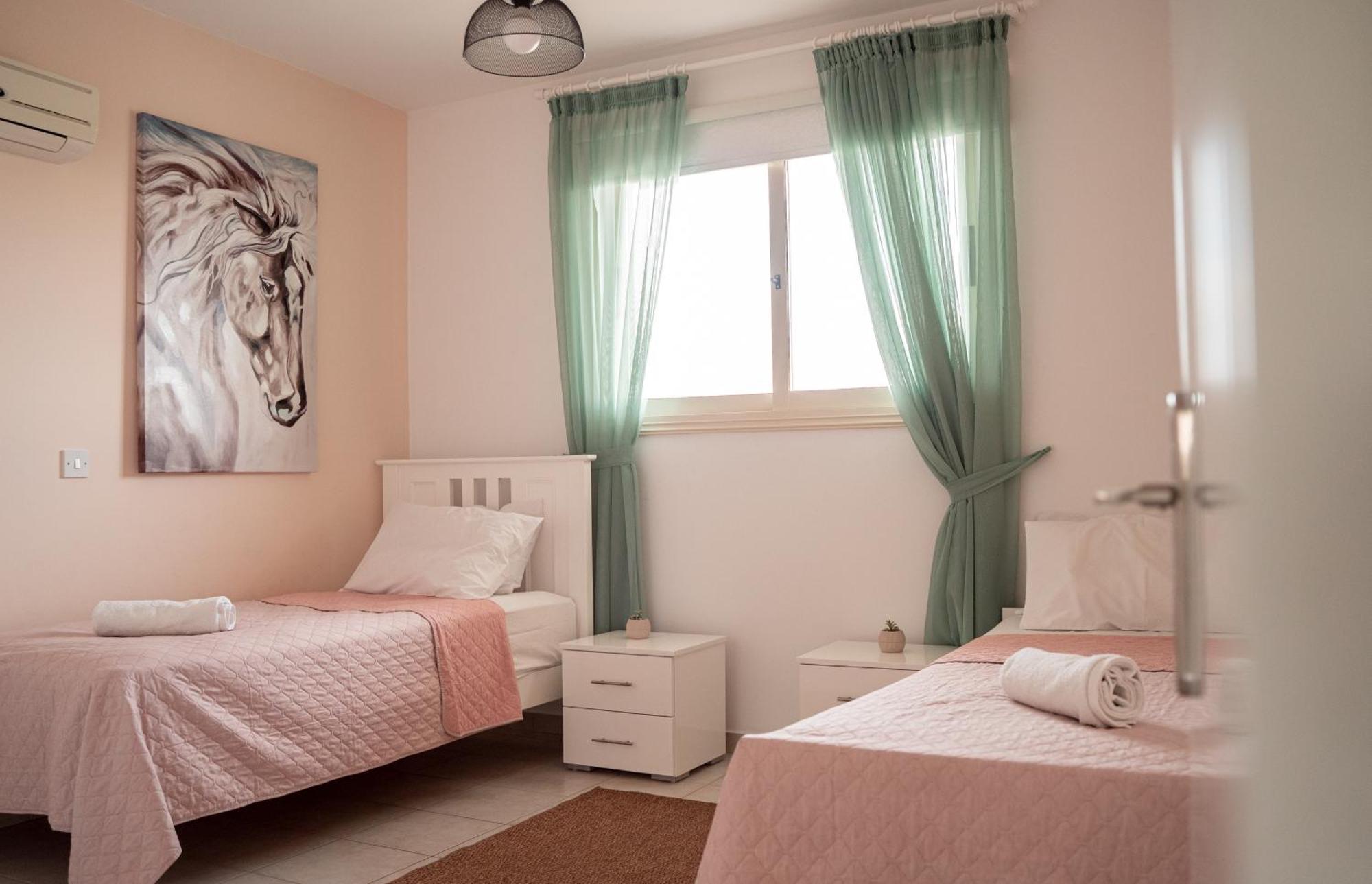 Noyas Place- Amazing 2bdrm With Swimming Pool Complex * Пафос