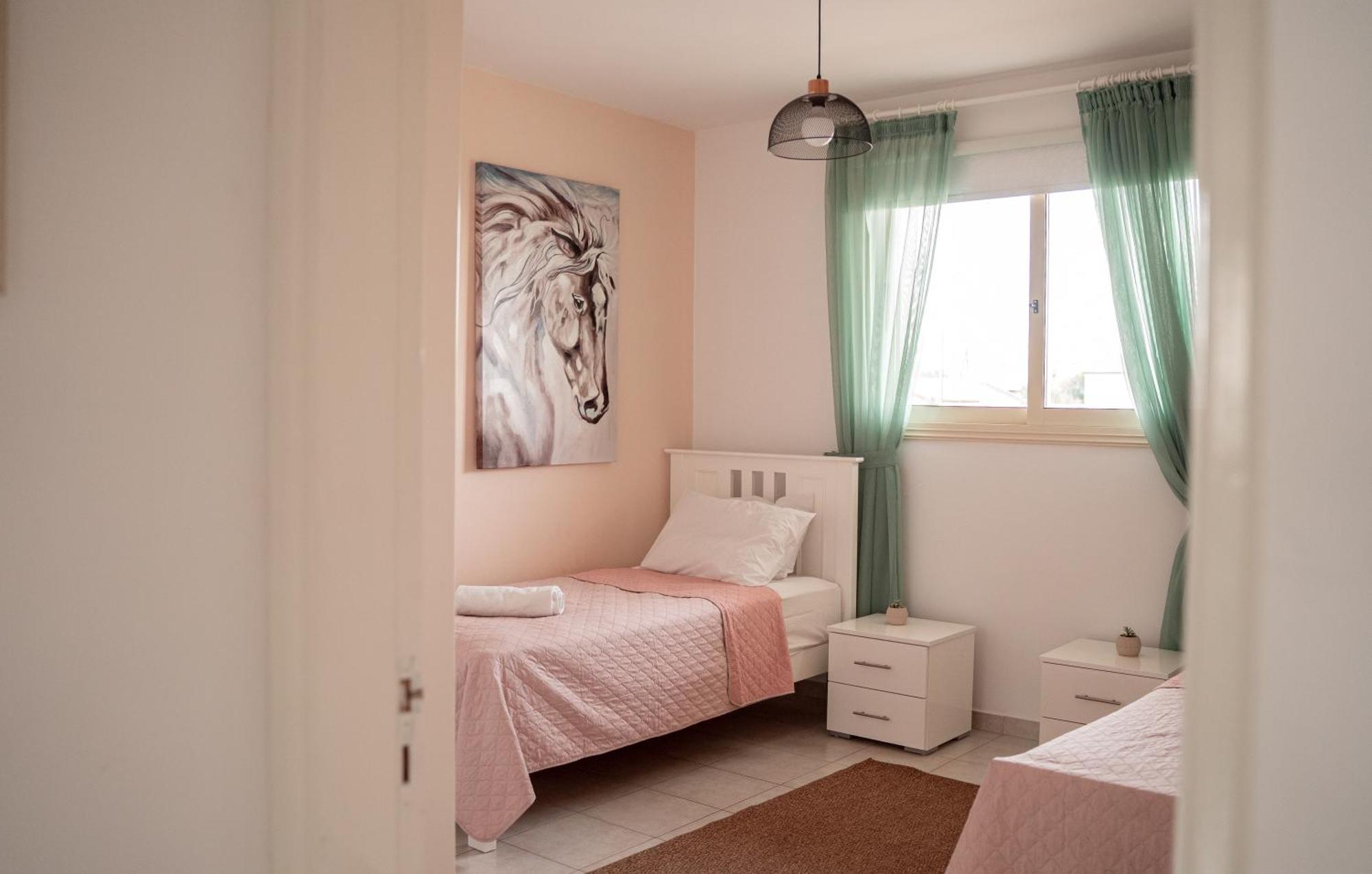 Noyas Place- Amazing 2bdrm With Swimming Pool Complex Апартаменты Пафос