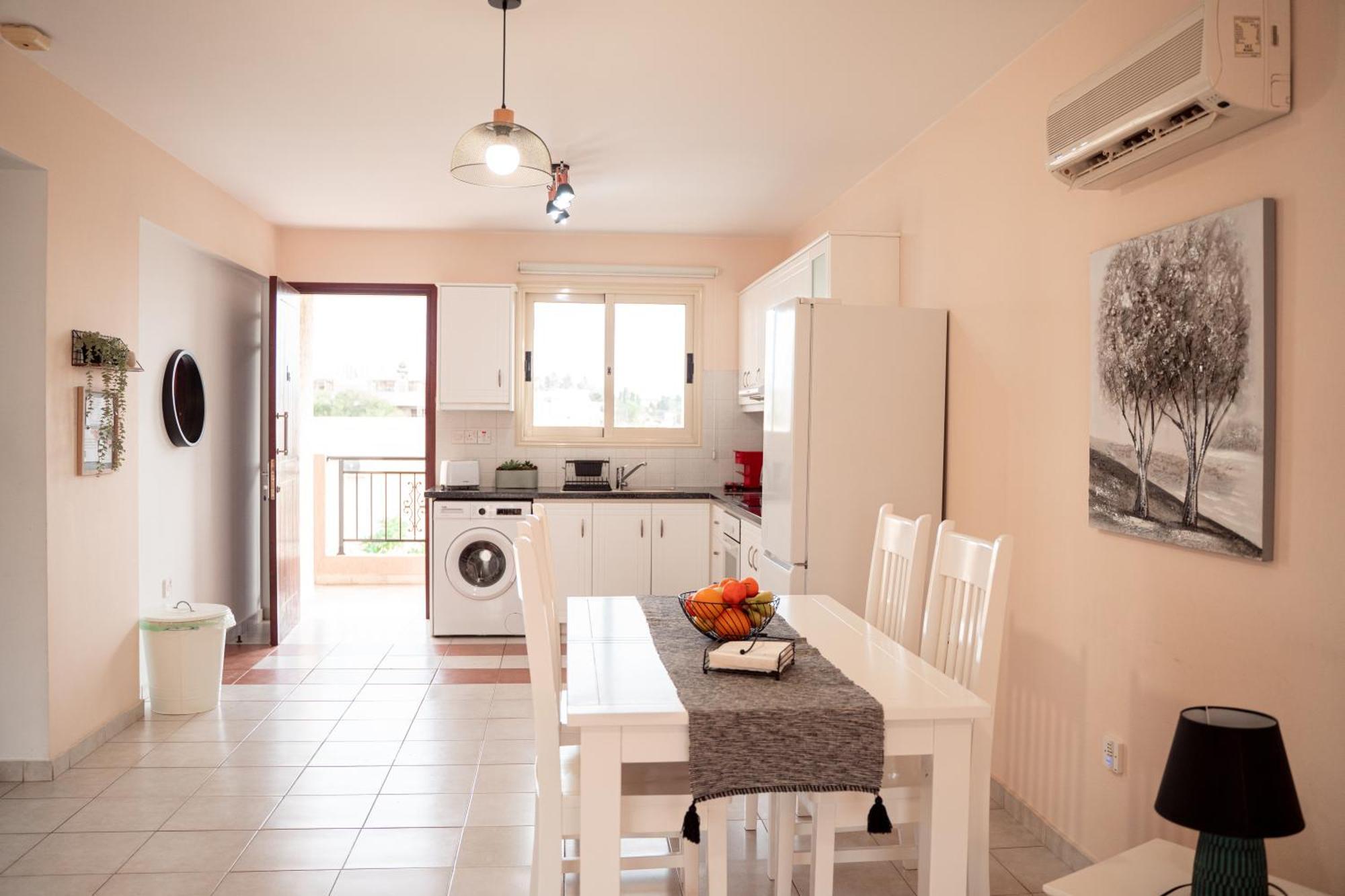 Noyas Place- Amazing 2bdrm With Swimming Pool Complex Пафос